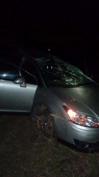 Un automóvil volcó en cercanía del acceso a Colonia Merou sobre ruta 12