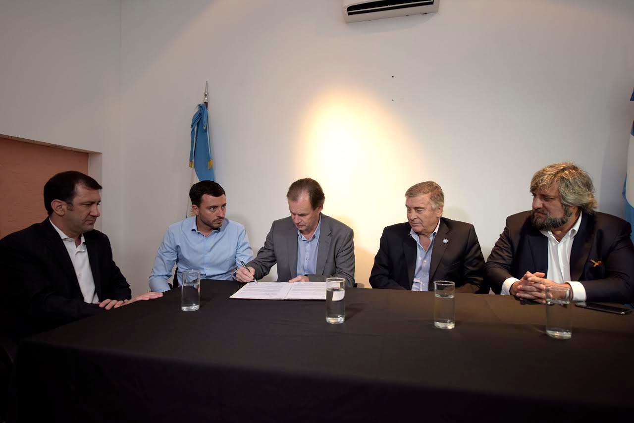 Bordet y Aguad firmaron un convenio para mejorar las comunicaciones móviles en Entre Ríos