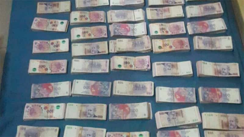 La Policía secuestró 800.000 pesos que eran transportados por ciudadanos Chinos