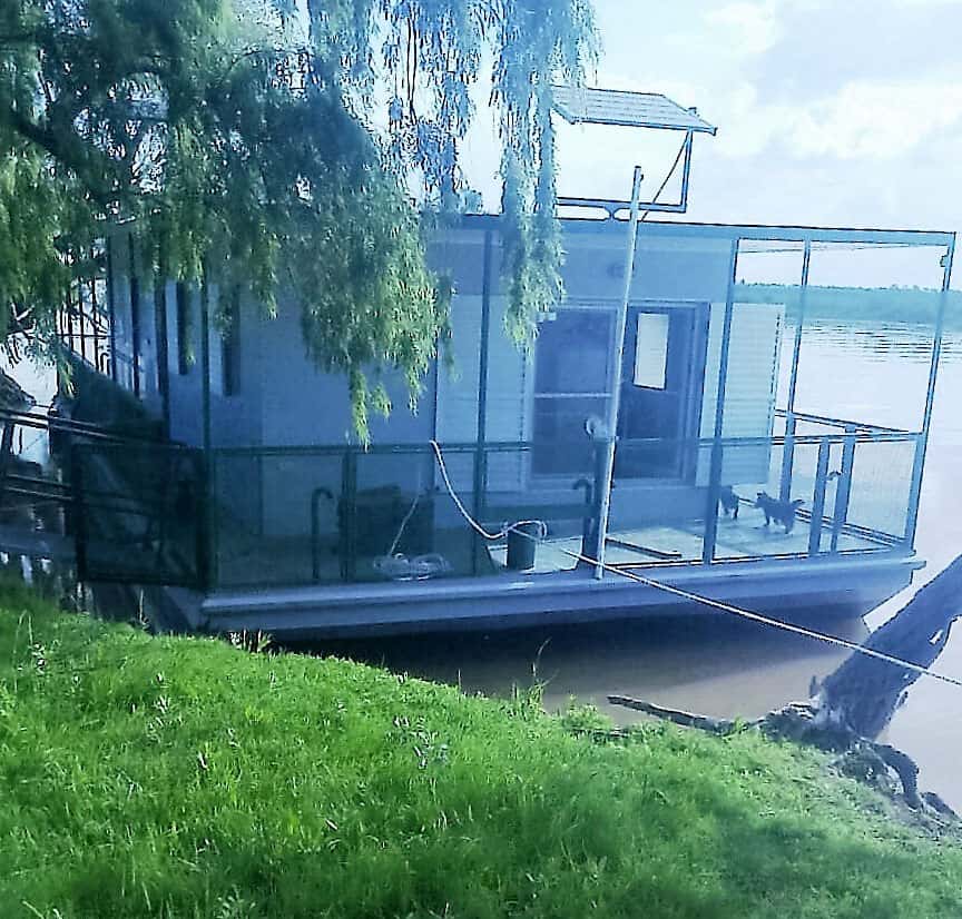 Repararon una escuela flotante que presta servicio en la zona de islas de Victoria