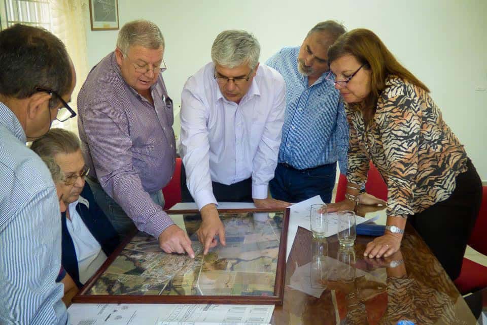 Firmaron el contrato para iniciar la construcción de la autovía Paraná – Oro Verde