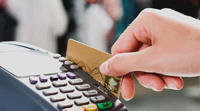 El Gobierno les pedirá a los bancos privados que ofrezcan 50 cuotas fijas con tarjeta de crédito