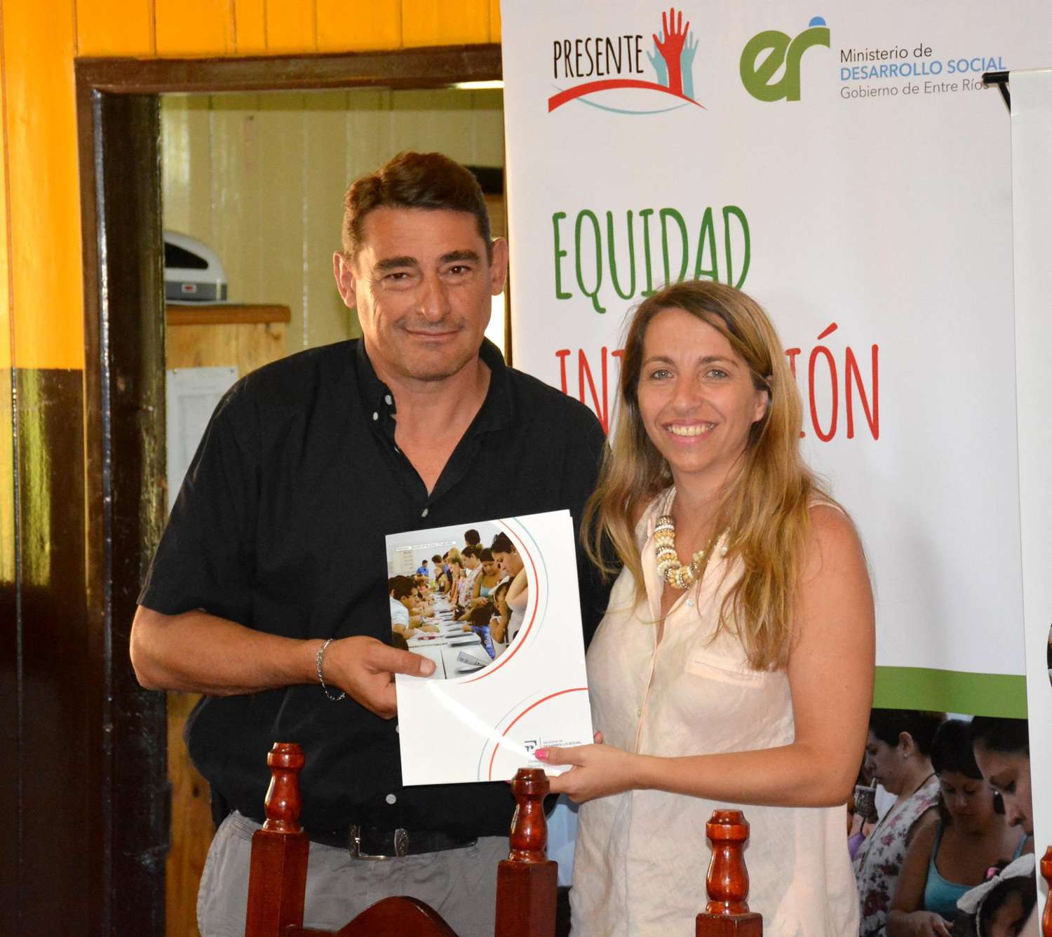 Se entregaron convenios para el reempadronamiento al programa Alimentario en Paraná Campaña