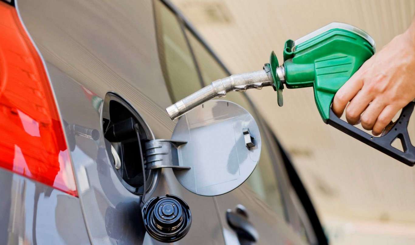 El Gobierno nacional desdobló la suba del impuesto a los combustibles