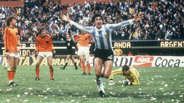 Mario Kempes: «El fútbol argentino hoy está para desaparecer»