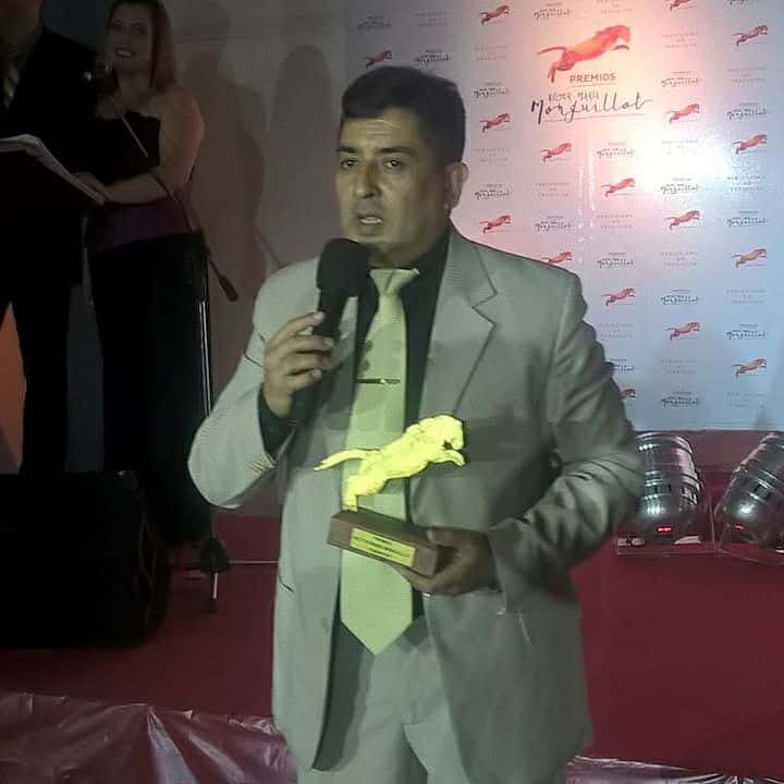 Oscar Zaragoza recibió en Cosquín la distinción Héctor María Monguillot