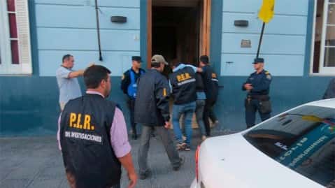En Rosario realizaron allanamientos y detenciones en el marco de la causa de la avioneta robada