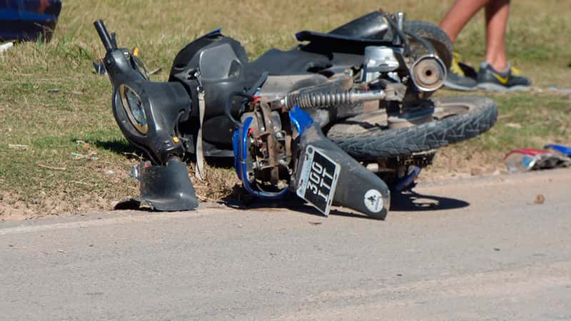 Producto del choque entre dos motos una mujer perdió la vida