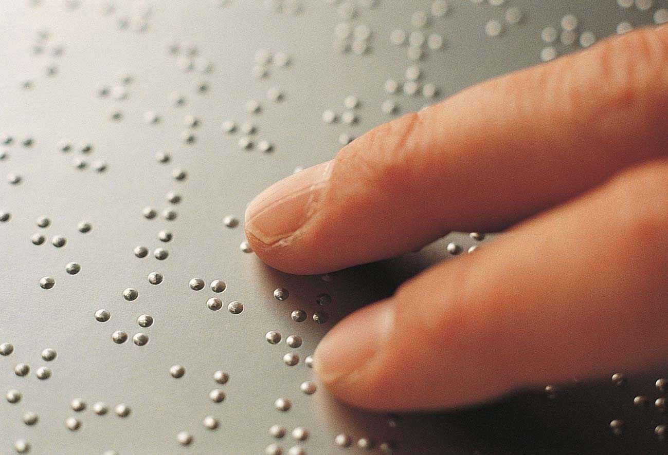 Proponen que las boletas de impuestos también sean impresas en sistema braille