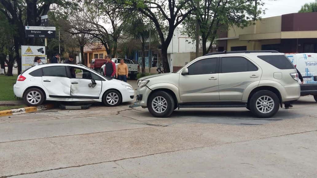 Cámara de seguridad registró el choque en Rivadavia y Belgrano