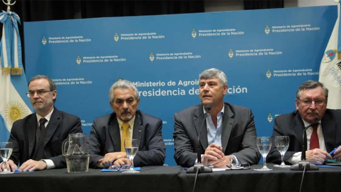 Presentaron la primera vacuna aviar desarrollada en Argentina