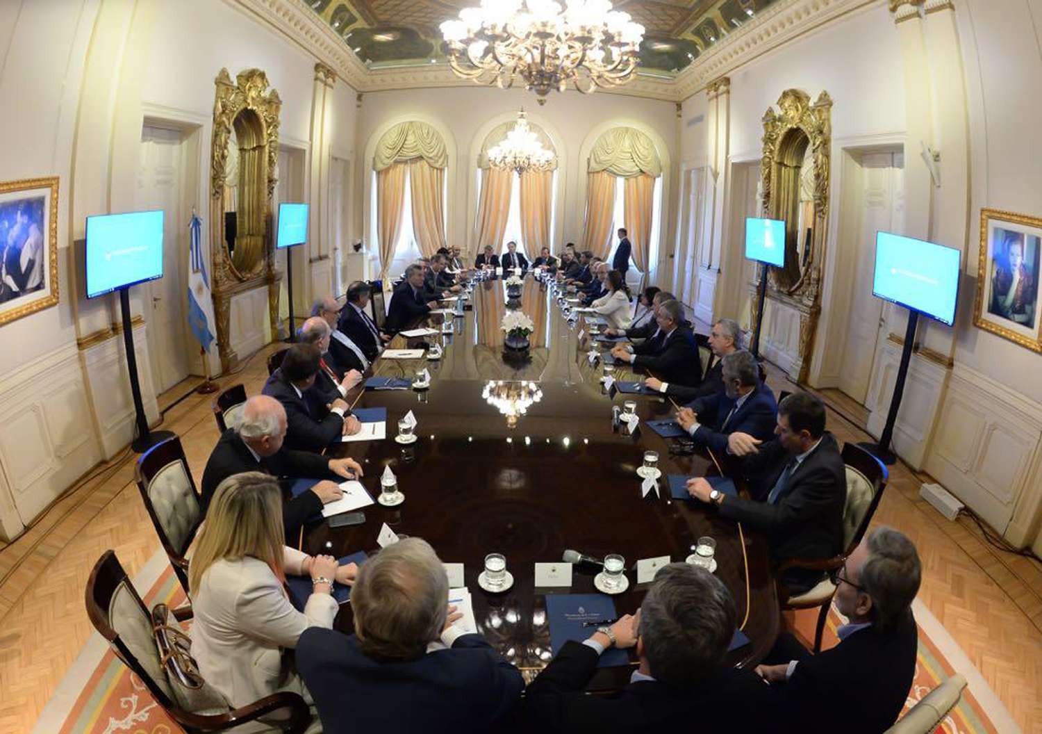 Macri convocó para hoy a los gobernadores y el lunes habrá una nueva sesión