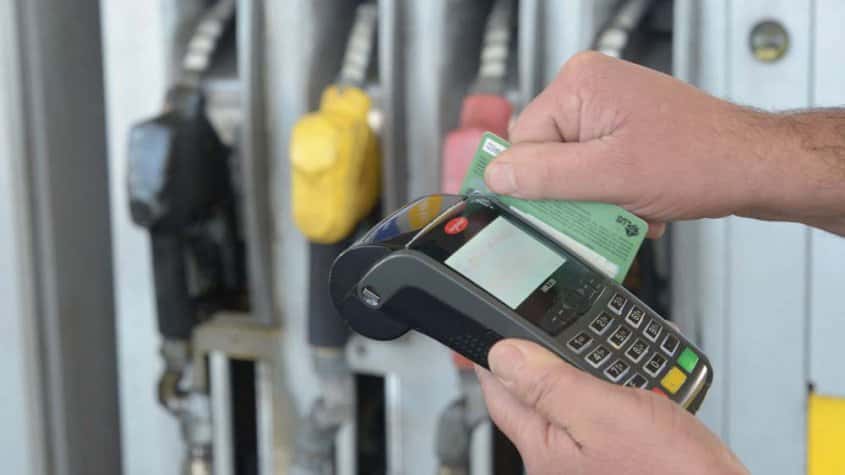 Evaluarán no aceptar el pago de combustible con tarjeta de crédito