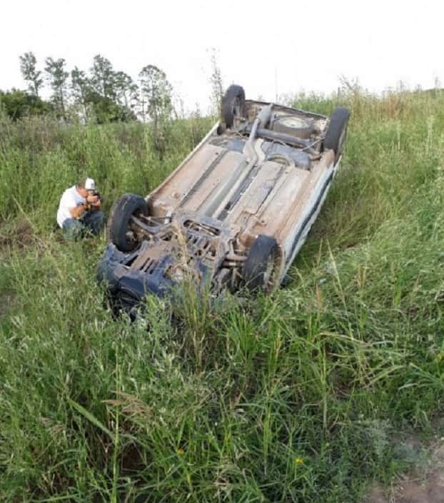 Falleció comerciante ramirense al volcar su vehículo en un camino de tierra