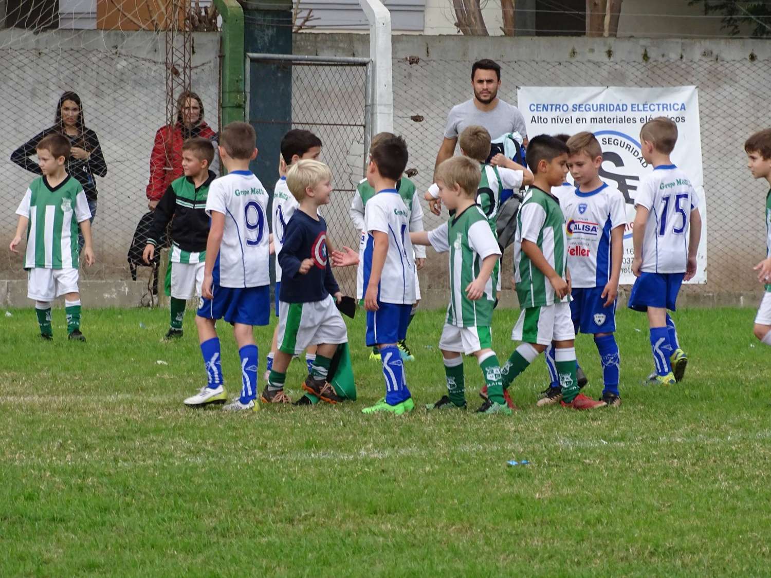 Más de 170 partidos de fútbol infantil programados para el 31º Torneo Los Gallitos