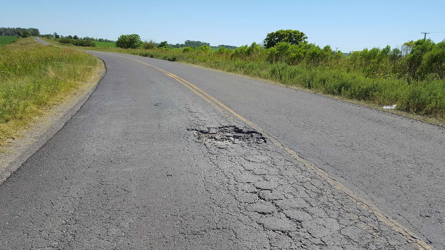 Presenta un importante deterioro el asfalto entre Racedo y Puiggari