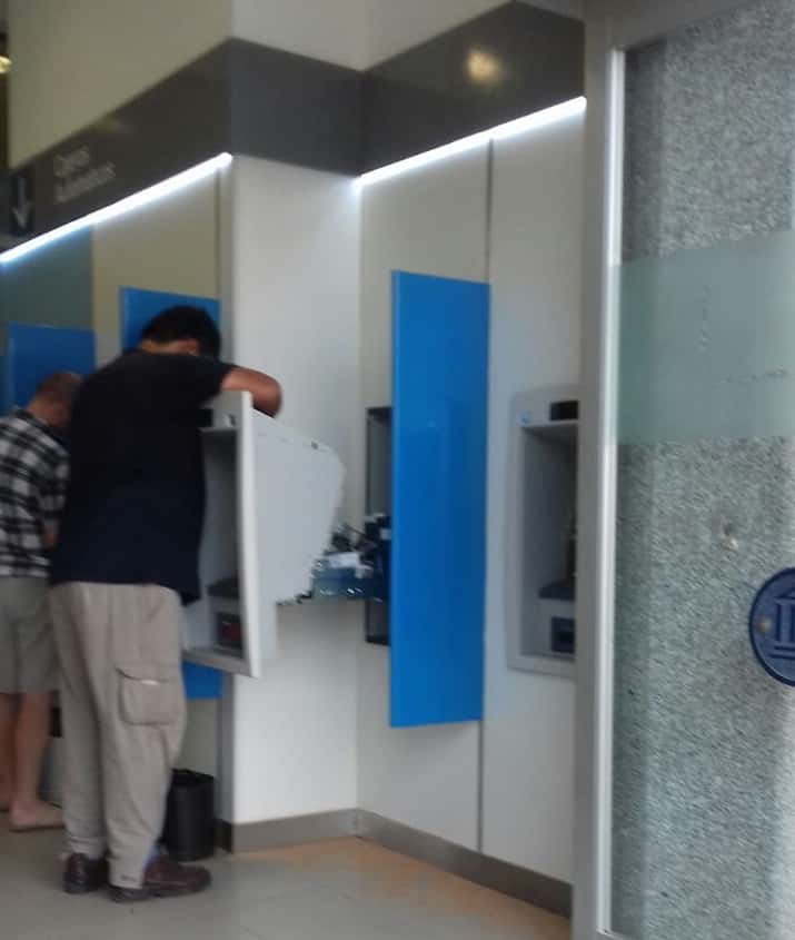 Instalan dos nuevos cajeros automáticos en el Banco Nación