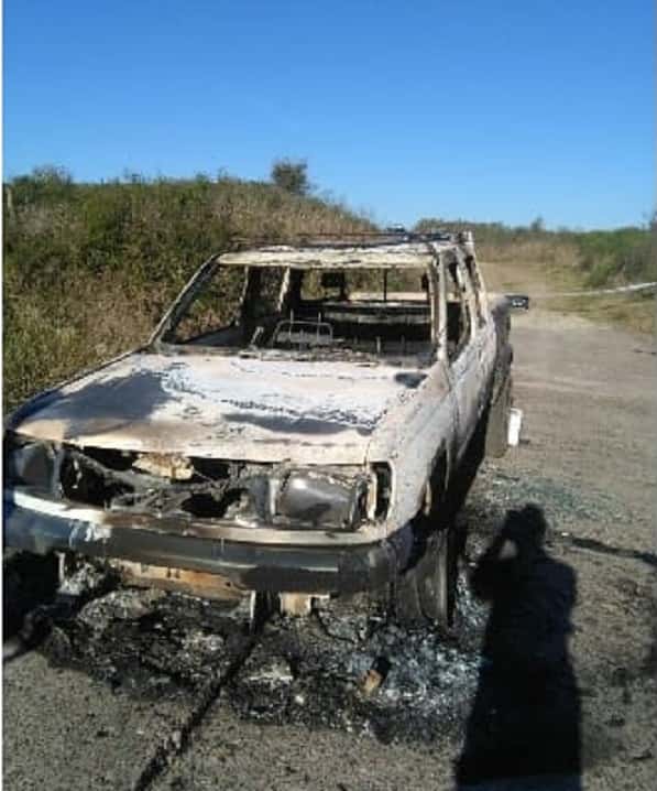 Encontraron un vehículo incendiado con un cuerpo dentro