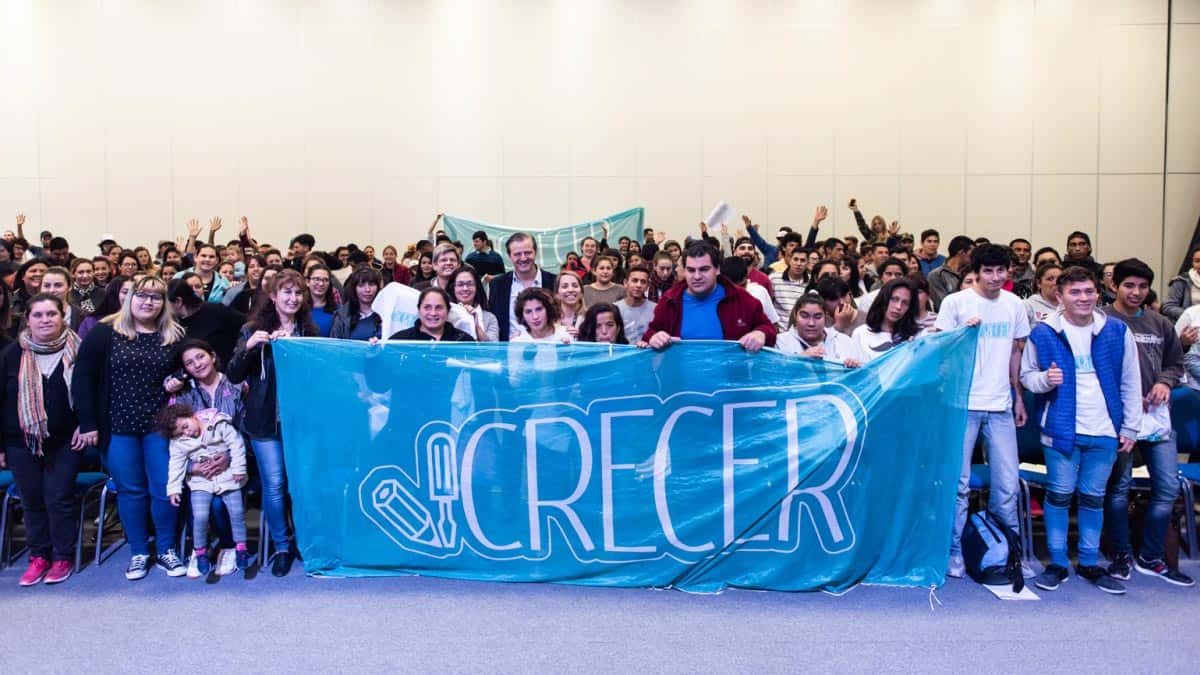 Mil jóvenes del departamento Paraná se capacitan en emprendedurismo