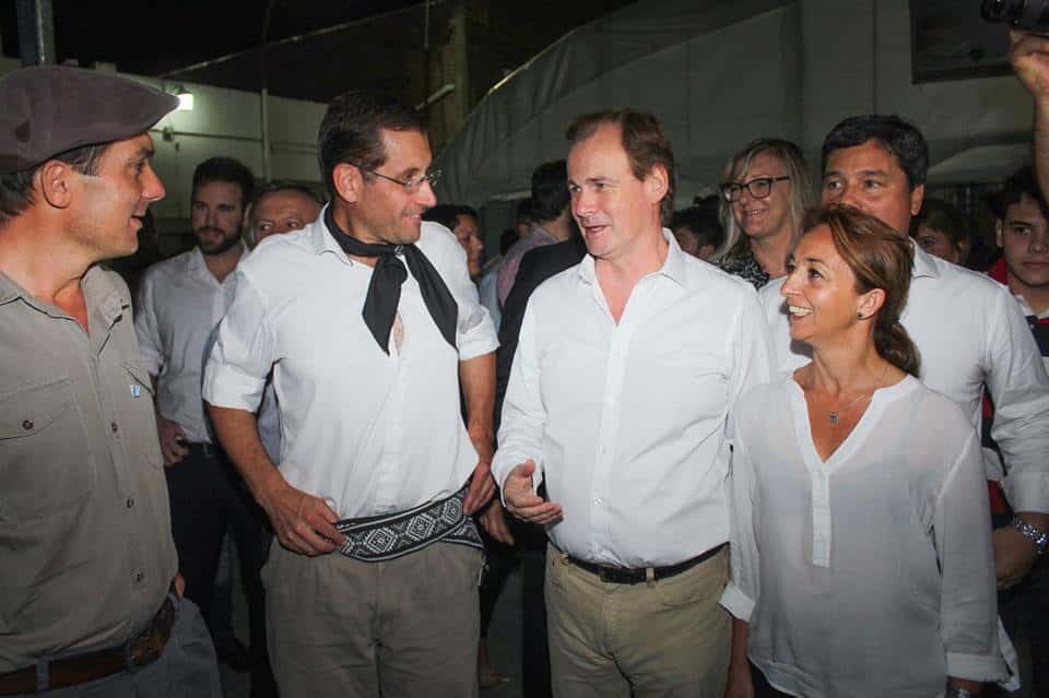 Bordet visitó la Fiesta Nacional del Asado con Cuero