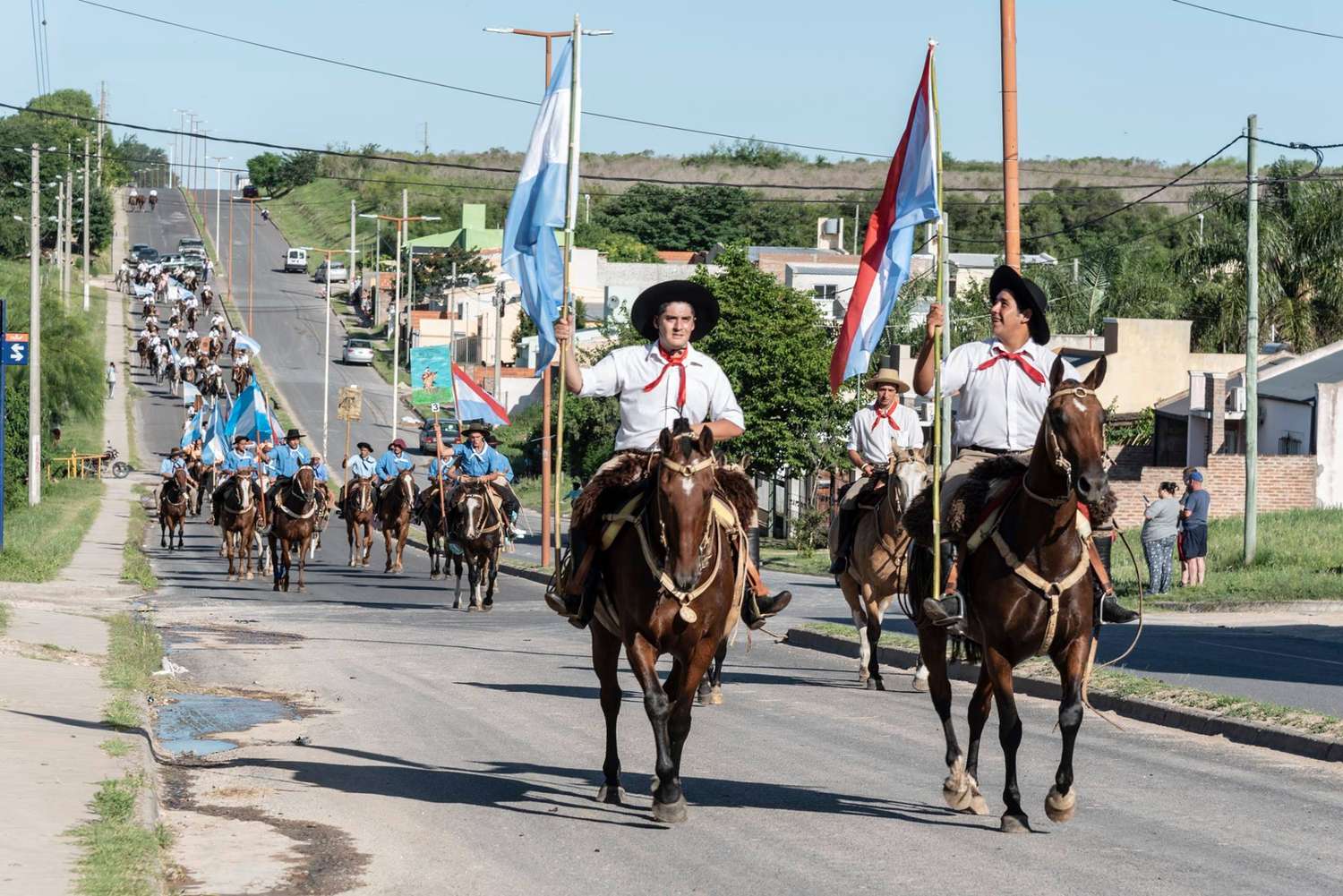 La Agrupación Punta Gorda encabezó el tradicional paseo por las calles diamantinas