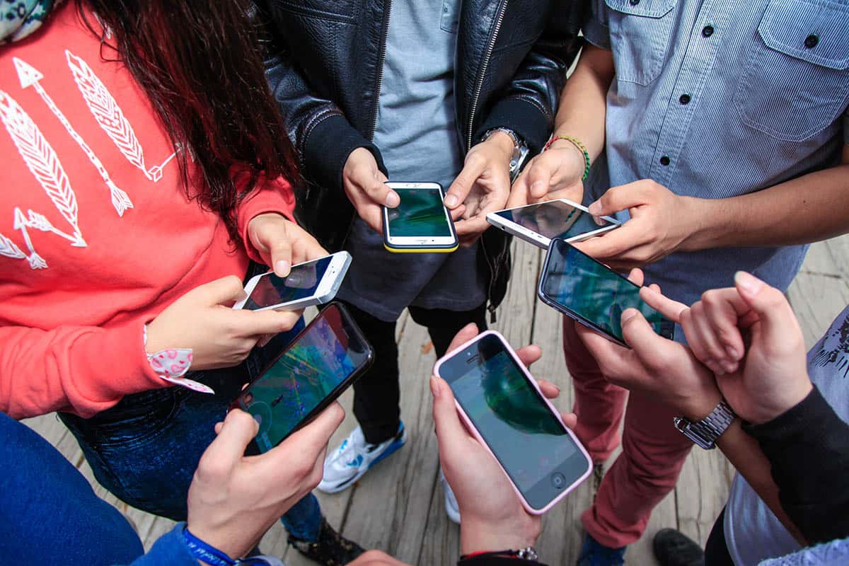 5 de cada 10 adolescentes tienen el celular al alcance de su mano 12 horas por día