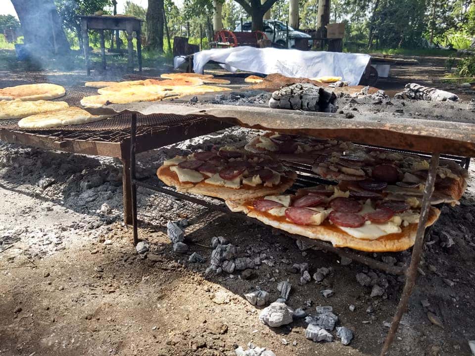 Concurso de preparación de pizzas a la parrilla