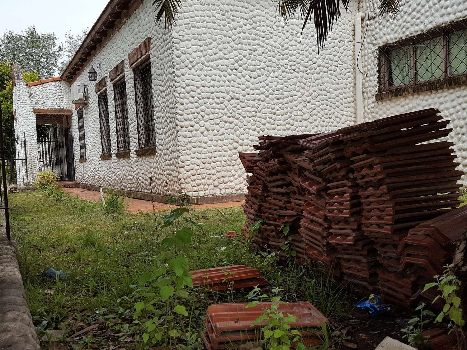 Se está ejecutando el cambio de cubierta de techo y nuevas instalaciones eléctricas en el edificio de la Escuela NINA 203 “Guaraní”