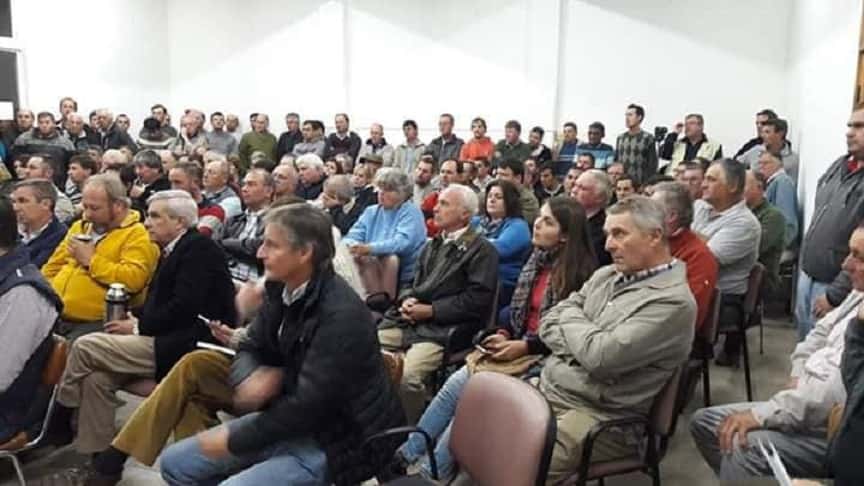 Los productores decidieron en la asamblea realizada en Crespo, movilizarse a Paraná