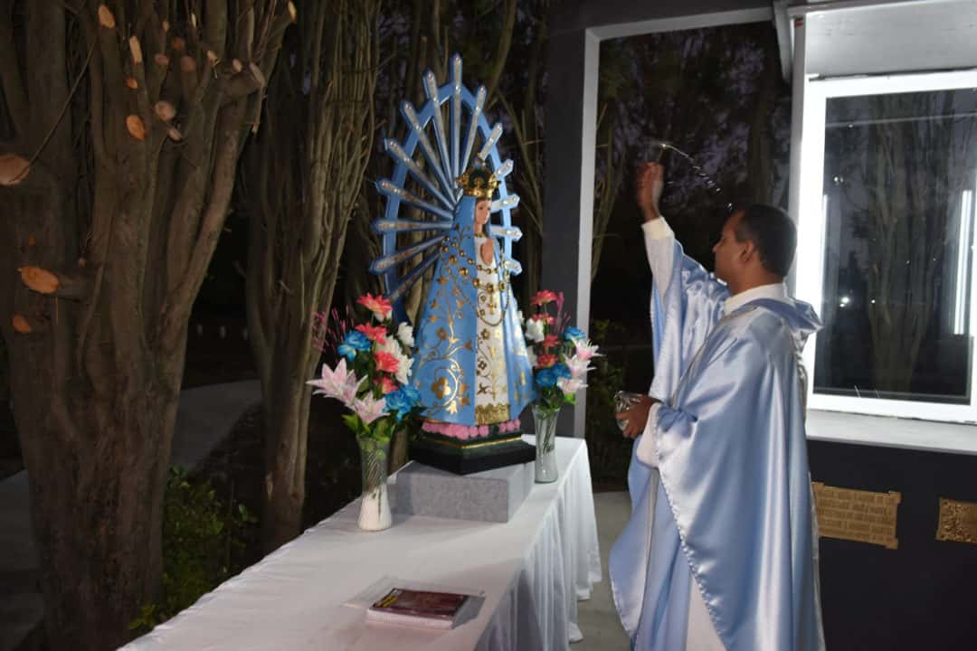 La imagen de la Virgen del Luján fue entronizada en el Parque Centenario