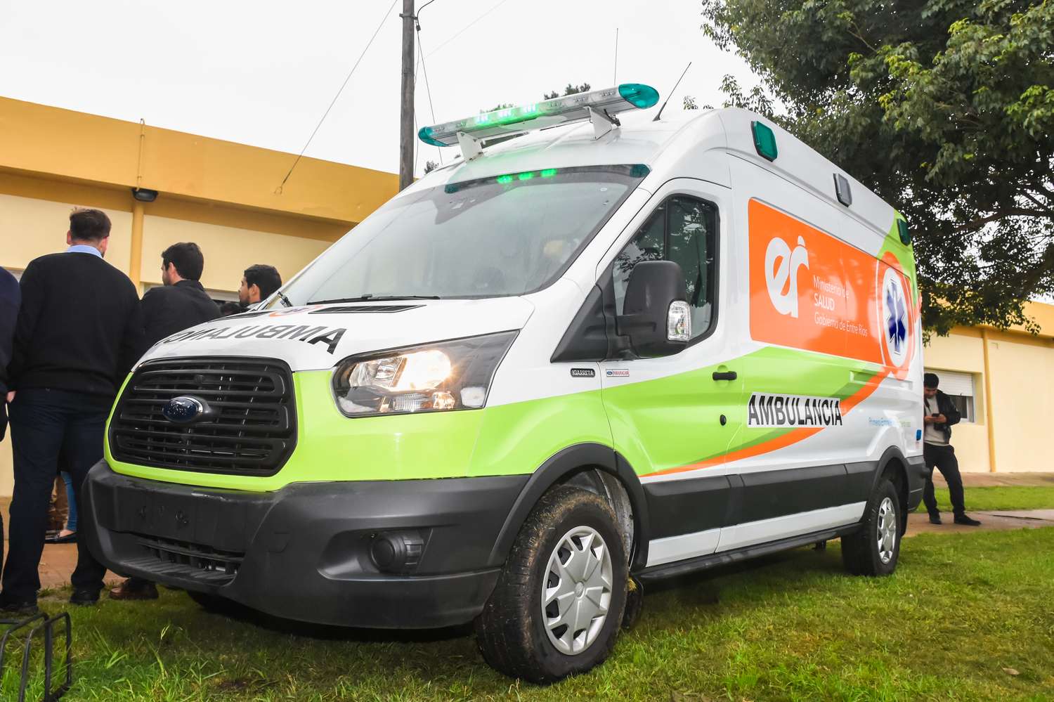 Bordet destacó el trabajo conjunto con todos los intendentes al entregar nuevas ambulancias para los hospitales de Ramírez y Viale