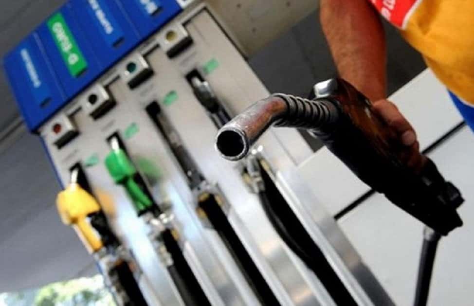 El Gobierno nacional postergó un mes el aumento en los impuestos a los combustibles