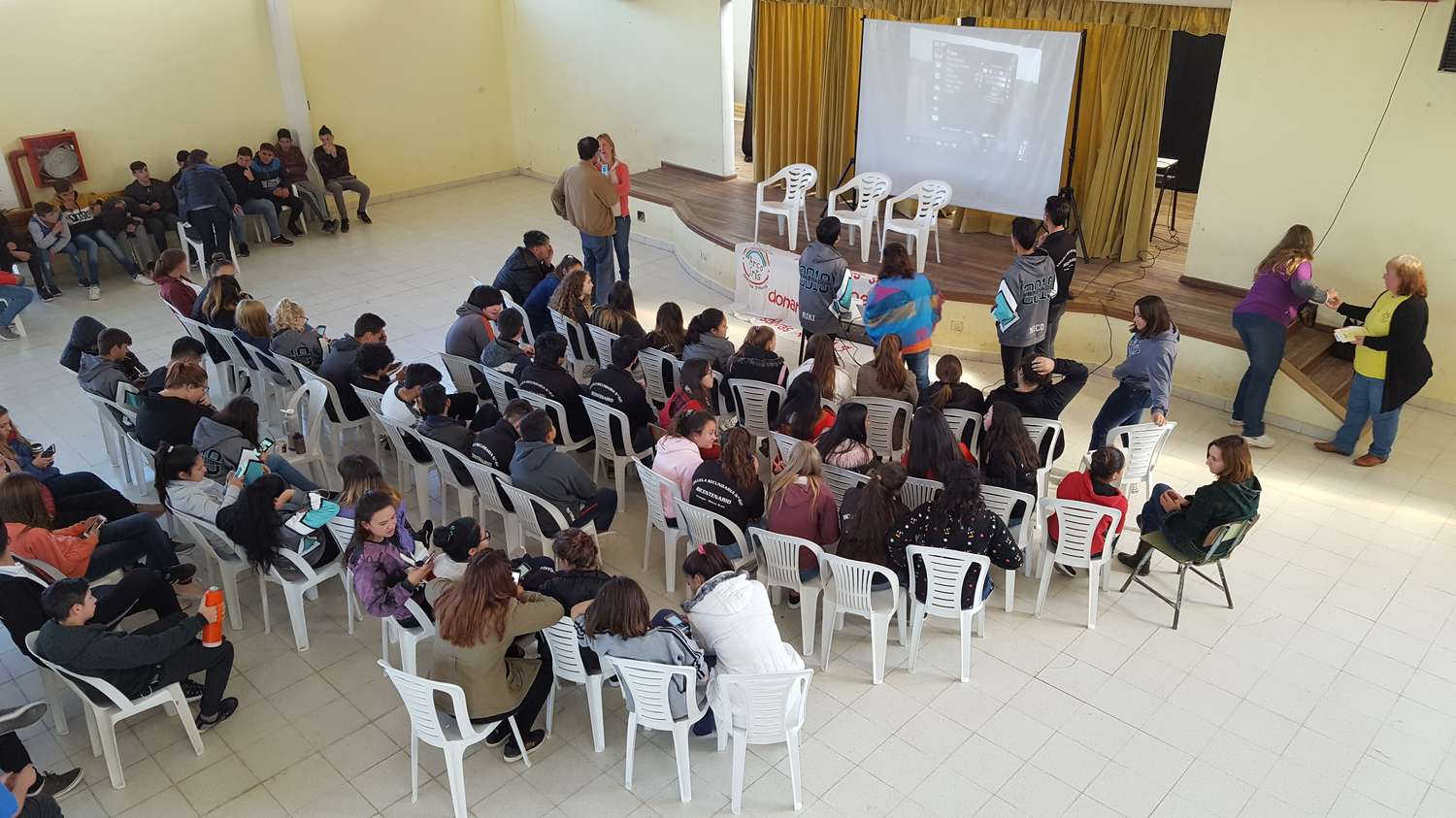 Integrantes de la ong Arco Iris dieron una charla de divulgación a alumnos de la Escuela Nº60 “Bicentenario”