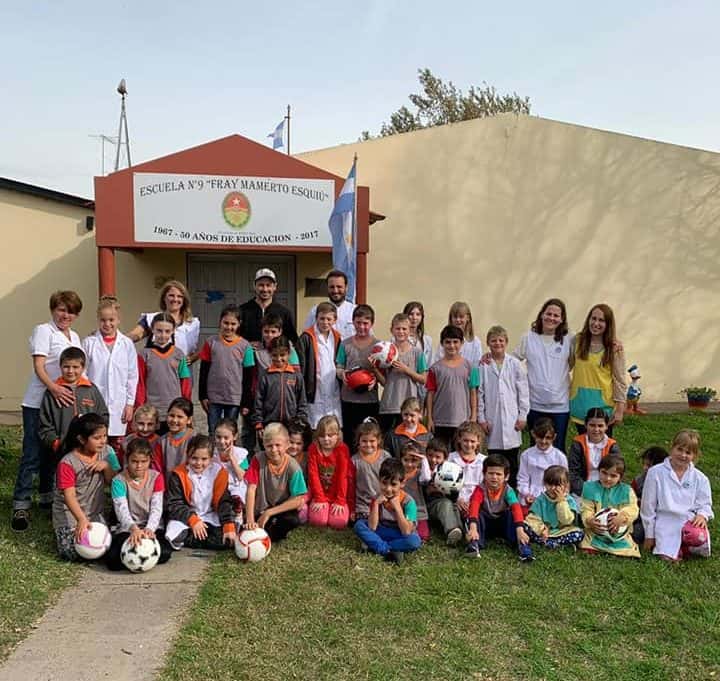 Rodrigo Mora visitó la Escuela N° 9 de Boca del Tigre