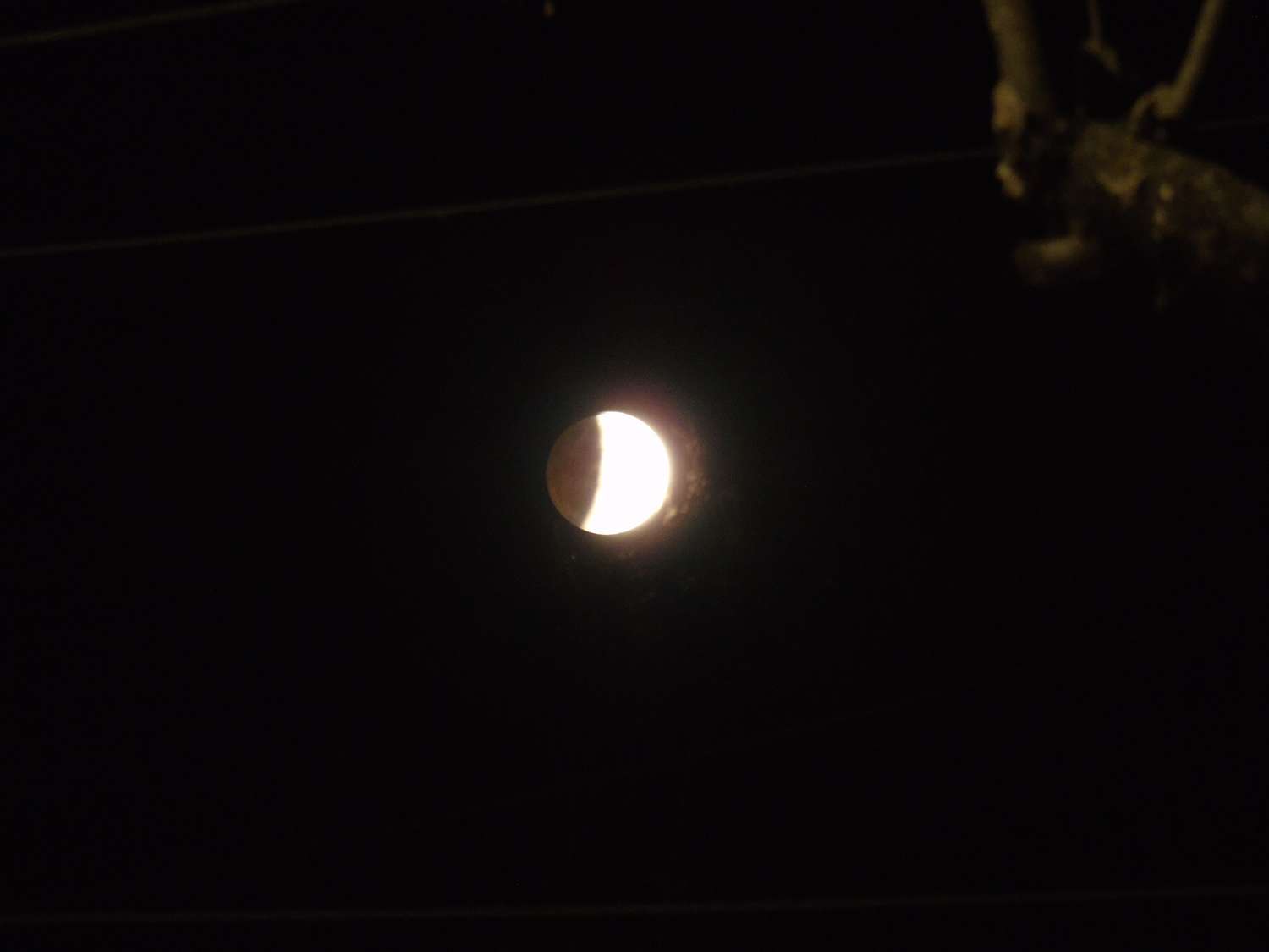 Un eclipse lunar parcial en el 50º  aniversario de la llegada del primer hombre a la Luna