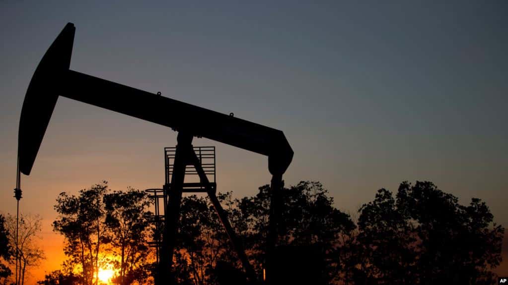 Economistas consideran como grave la suspensión de operaciones de petrolera china en Venezuela