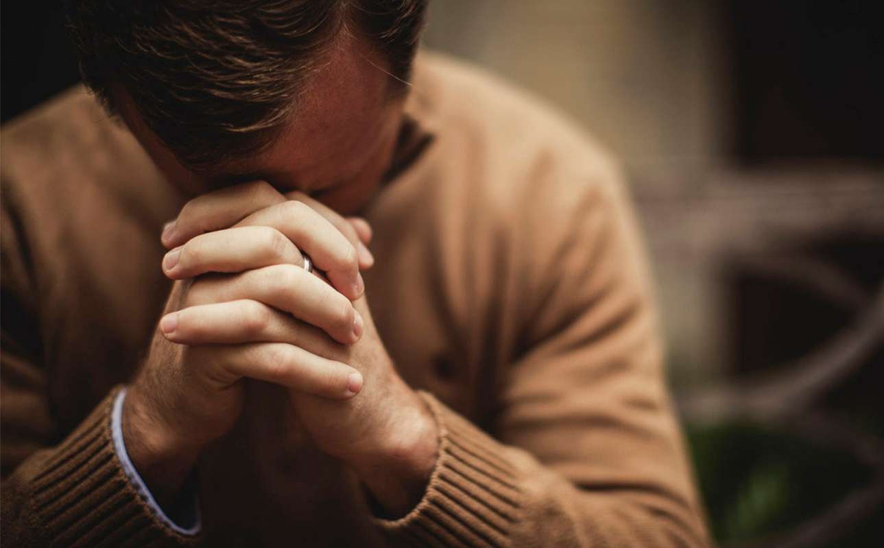 Estudio revela que los cristianos están dispuestos a pagar por las oraciones, pero los ateos harían lo mismo por evitarlas