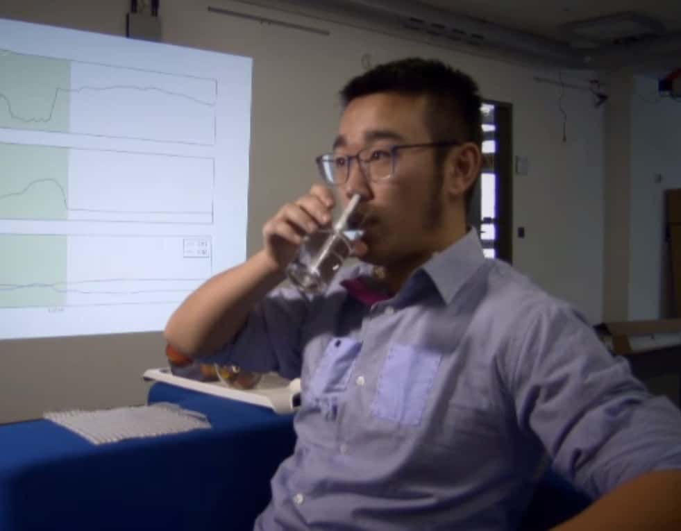 Ropa inteligente: trabajan en el prototipo de una camisa capaz de saber lo que comes y bebes