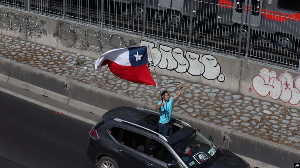 «Performance» en acto a favor de nueva Constitución en Chile provoca polémica antes de plebiscito