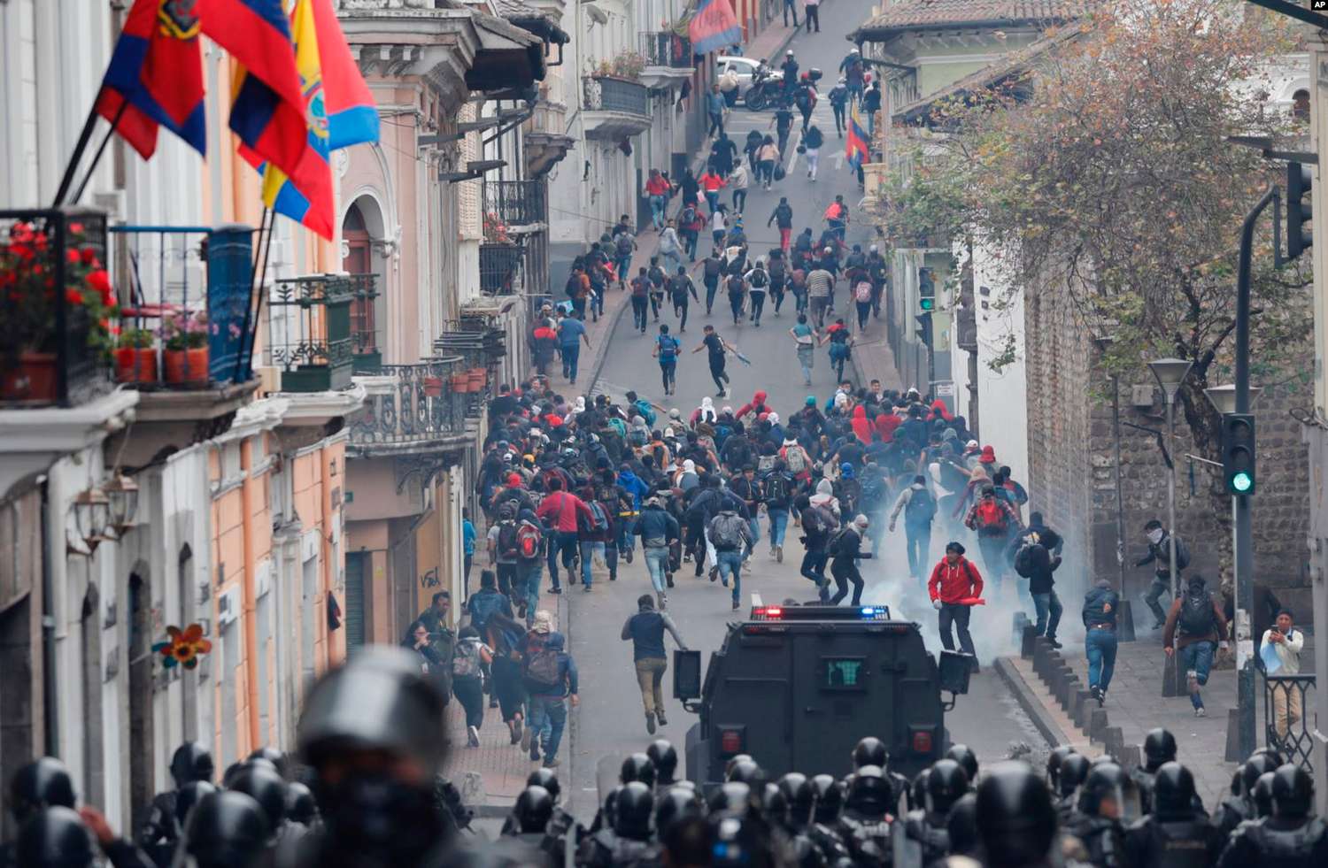 Ecuador dejó de subsidiar el precio de los combustibles y comenzó una huelga en el transporte público, taxis y camiones