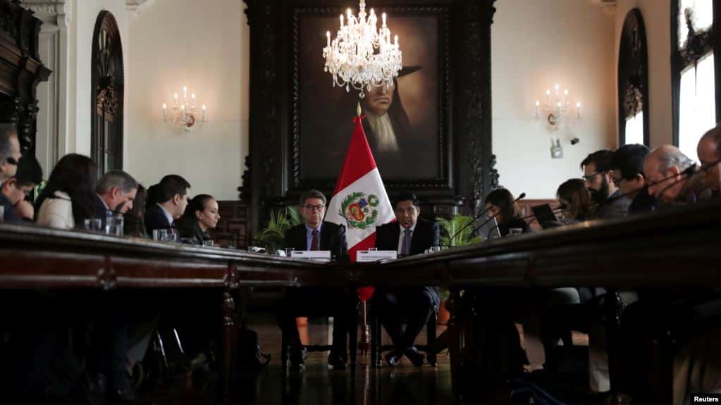 Gobierno de Perú anuncia medidas sociales y económicas tras cierre de Congreso