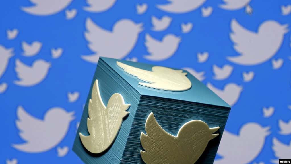 Ingresos de Twitter golpeados por menor publicidad y baja demanda