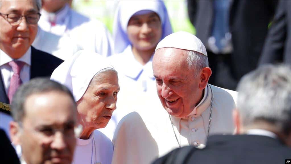 El Papa llega a Tailandia para visitar a la minoría católica