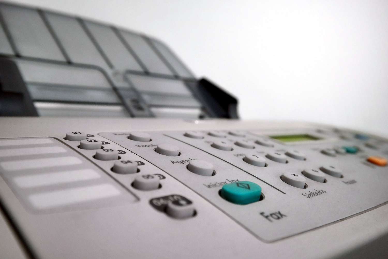 Por qué hay empresas y gobiernos que todavía usan fax