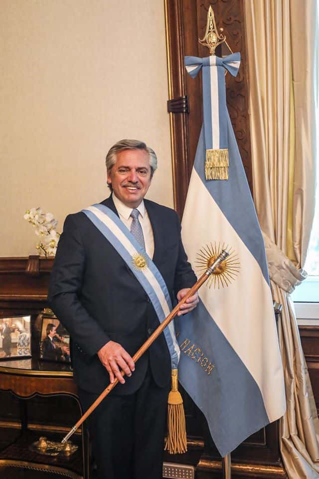 El jefe de Estado compartió a través de cuenta de Instagram la primera foto en el Sillón de Rivadavia