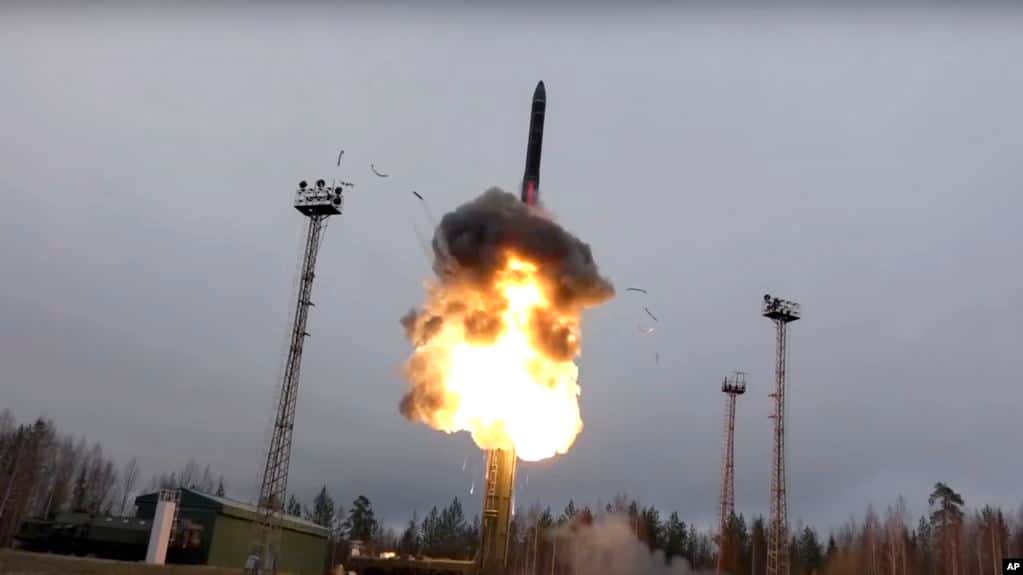 Rusia dice que desplegó sus primeros misiles nucleares hipersónicos