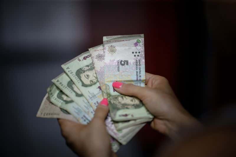 El Banco Central dispuso la extensión del uso de los billetes de 5 pesos por 30 días