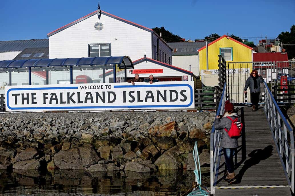 Los pasajes de avión a las Malvinas no pagarán el impuesto al dólar