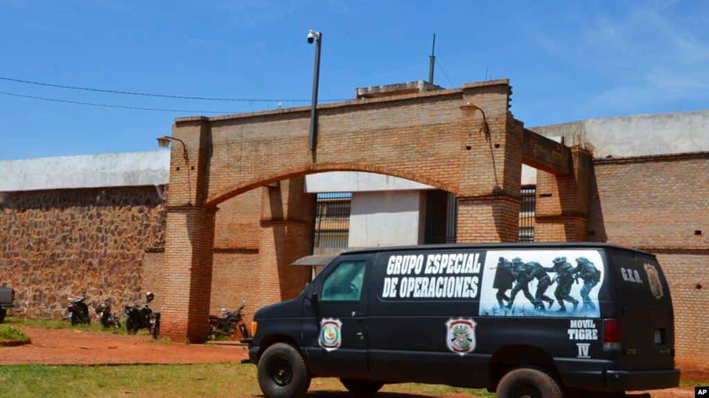 Al menos 75 presos se fugan de una prisión en Paraguay