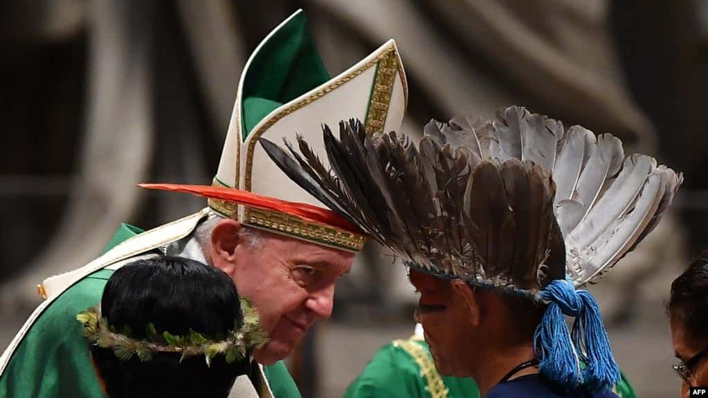 El papa denuncia injusticias en la Amazonia y evita pronunciarse sobre curas casados